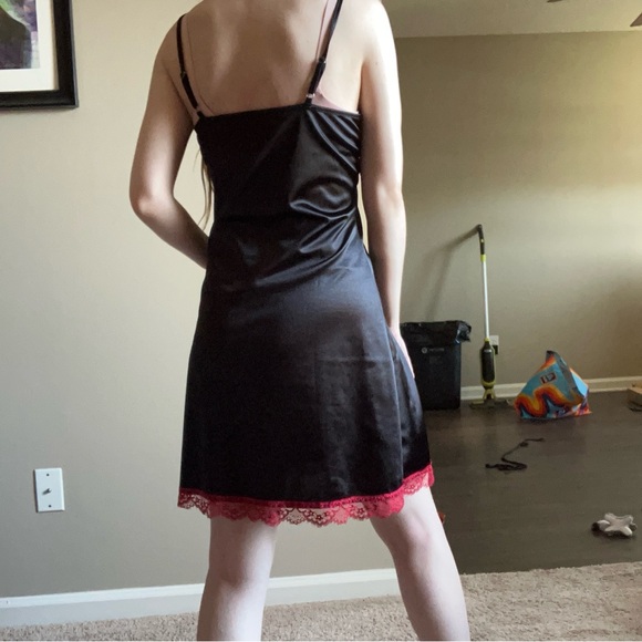 BLACK AND RED LACE TRIMMED SLIP DRESS - Picture 7 of 13